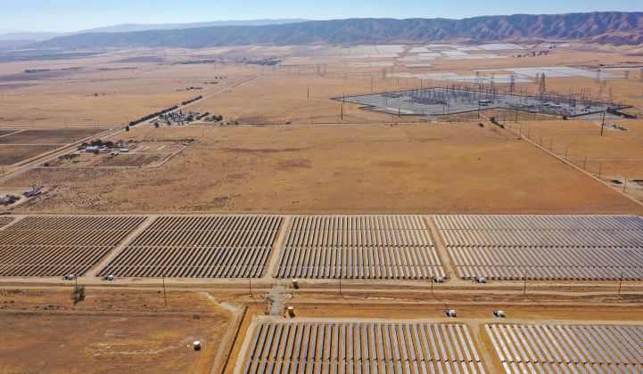 Solar panels in California's Antelope Valley, future home to the Luna storage project.